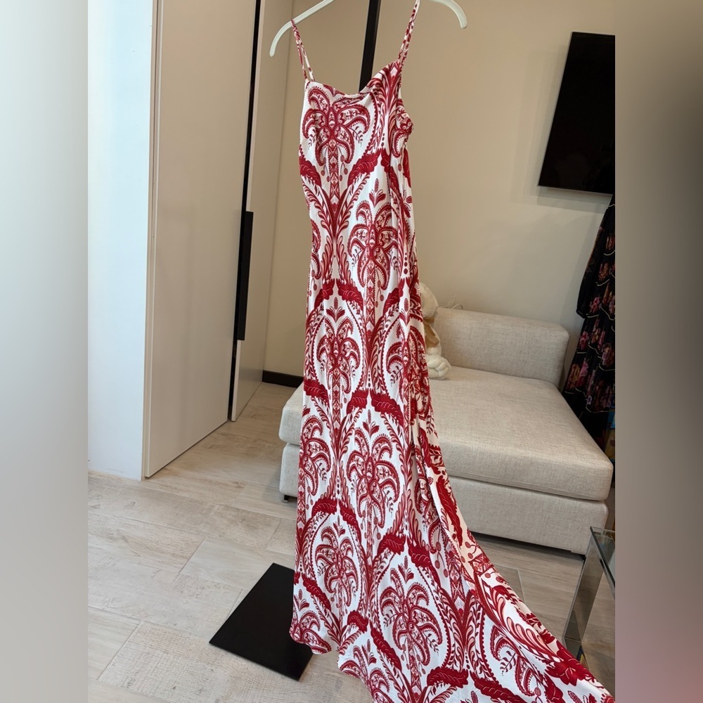 Farm Rio: Off-White Tropical Cameo Slip
Lenzing™ Ecovero™ Maxi Dress DT - Picture 4 of 10